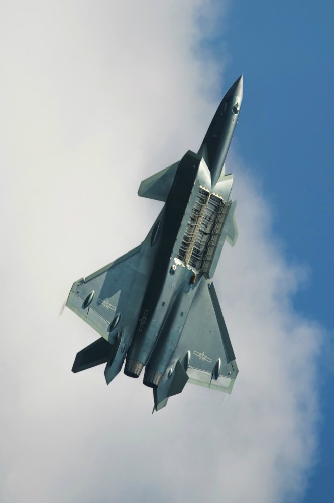 揭秘殲-20高清圖片，中國空軍新一代隱形戰(zhàn)機的風采，揭秘殲-20高清圖片，中國新一代隱形戰(zhàn)機風采展示