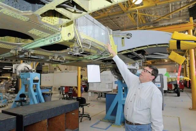 揭秘A-10攻擊機(jī),強(qiáng)大的空中霸主,揭秘強(qiáng)大空中霸主,A-10攻擊機(jī)深度解析