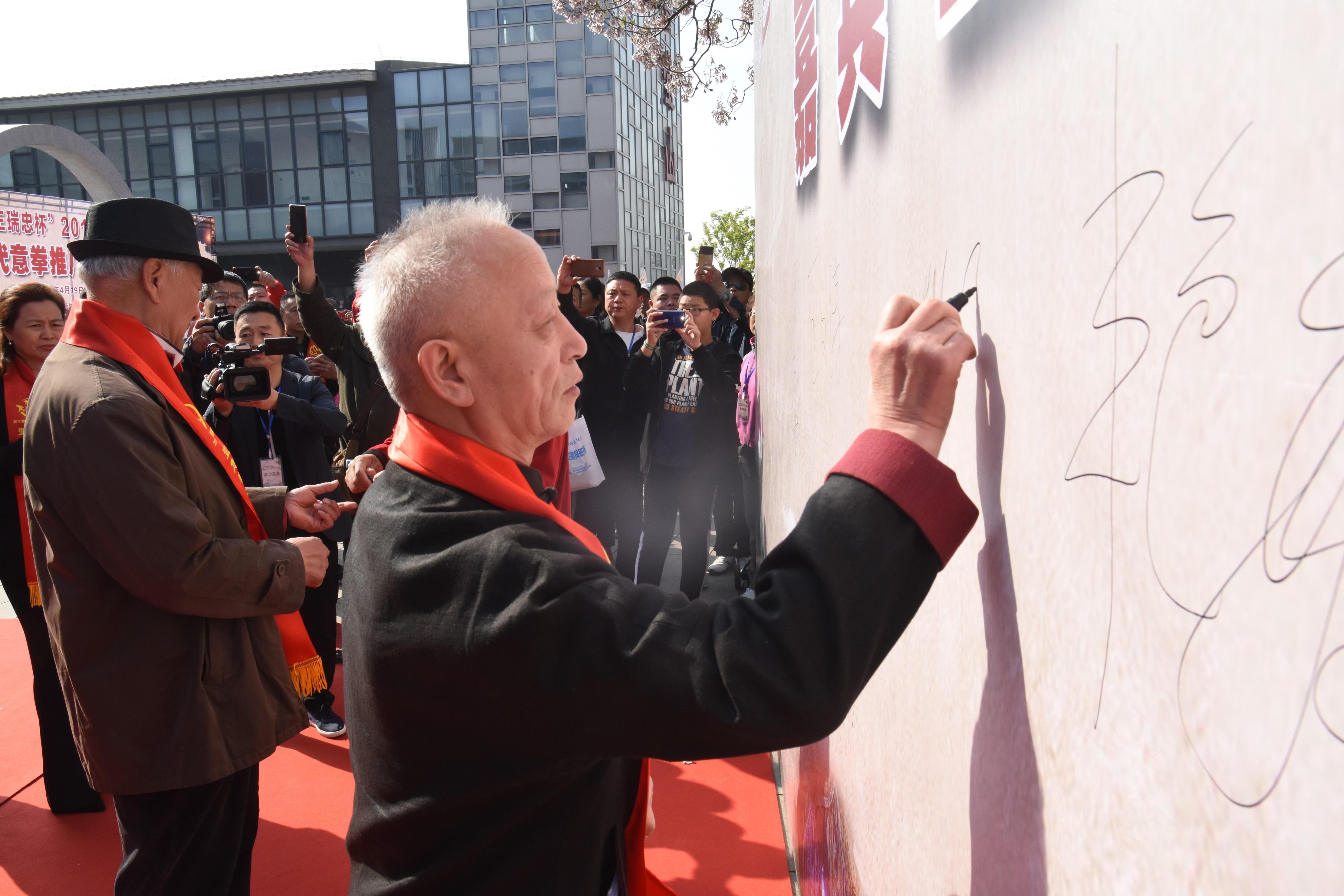 王中王論壇免費公開資料一網盡精彩內容,王中王論壇,免費公開資料匯聚精彩內容