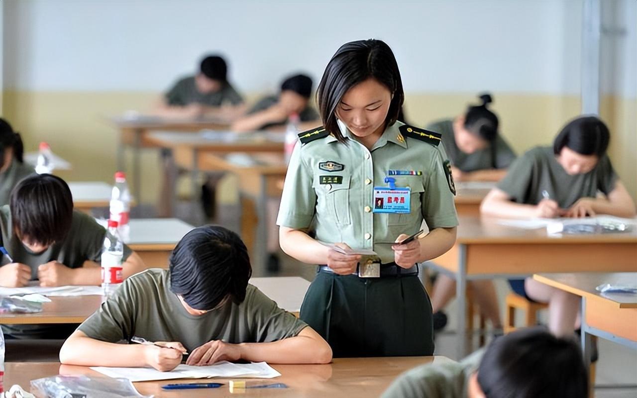 專科女生入伍難嗎?——全面解讀女性專科生的征兵之路,專科女生入伍之路的挑戰與解讀,女性專科生征兵之路全面剖析