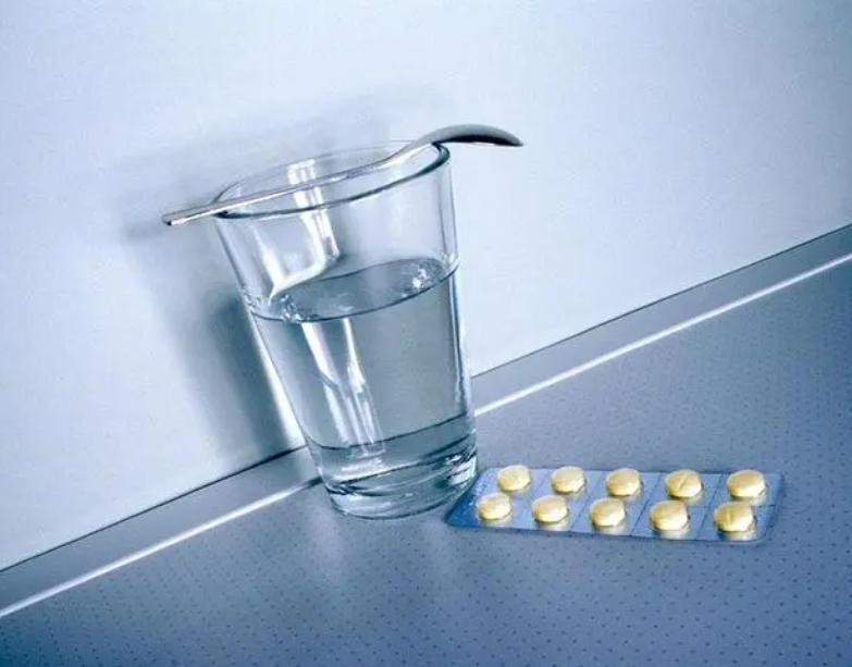 蕁麻疹為什么晚上嚴重的深度解析,蕁麻疹夜晚加劇的深度解析原因