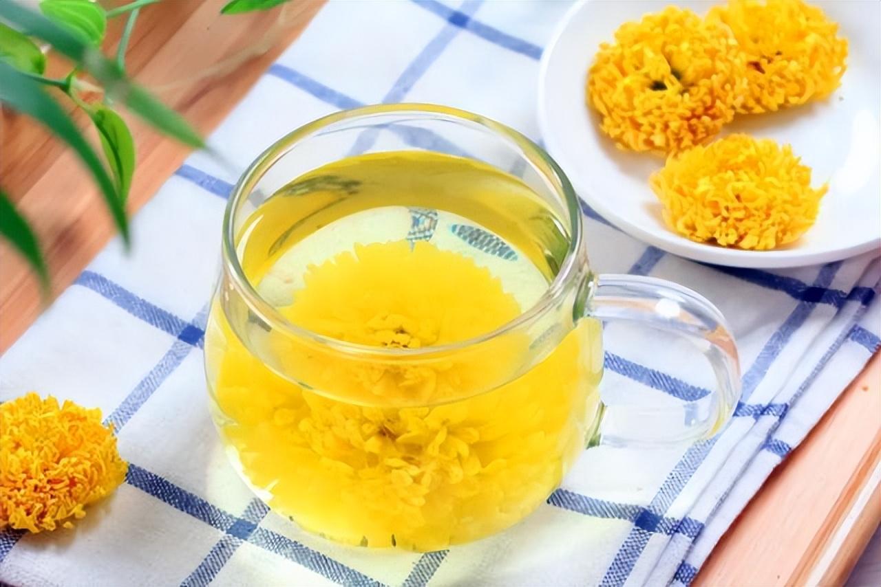 菊花泡水喝的功效，揭示其多重健康益處，菊花泡水喝的神奇功效，多重健康益處揭秘