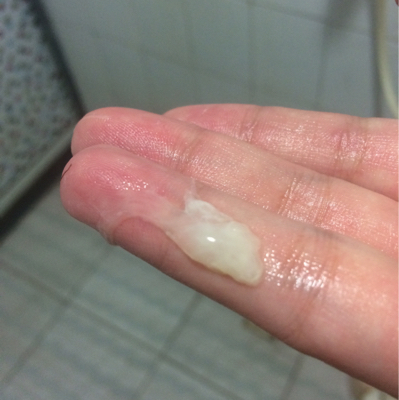 陰部流出來的液體是什么？全面解析女性分泌物，女性陰部流出液體的全面解析，了解女性分泌物成分與特性