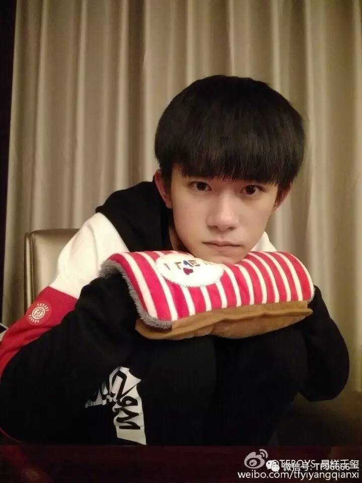 易烊千璽背后的老板是誰?深度解析背后的故事,揭秘易烊千璽背后的老板身份,深度解讀其背后的故事